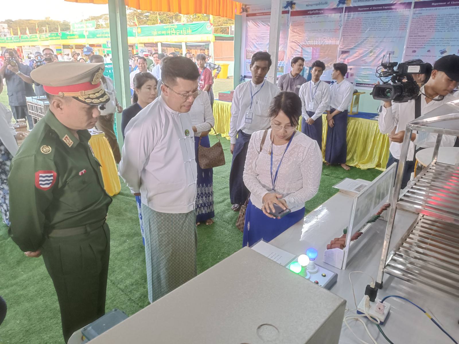 ပြည်ထောင်စုနေ့ပြခန်းဖွင့်ပွဲ